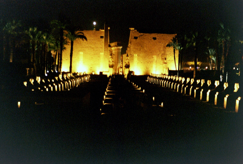 Bei Nacht Tempel in Luxor