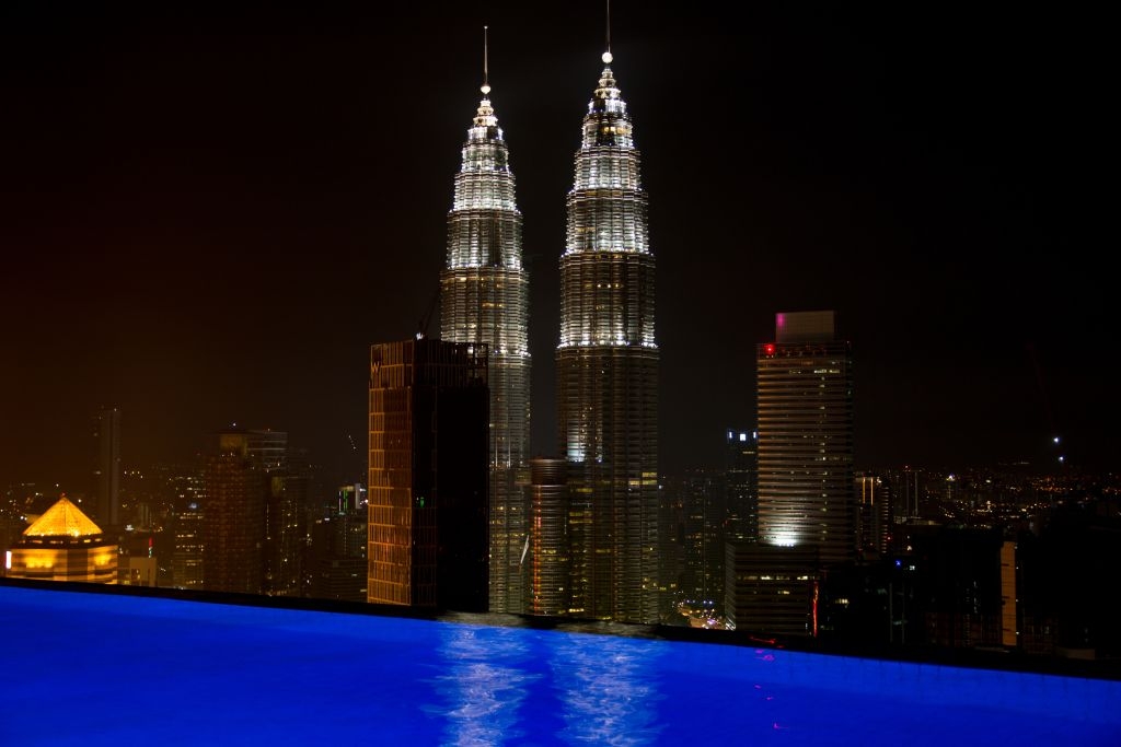 The Face in Kuala Lumpur, Infinity Pool mit Petronas Towers